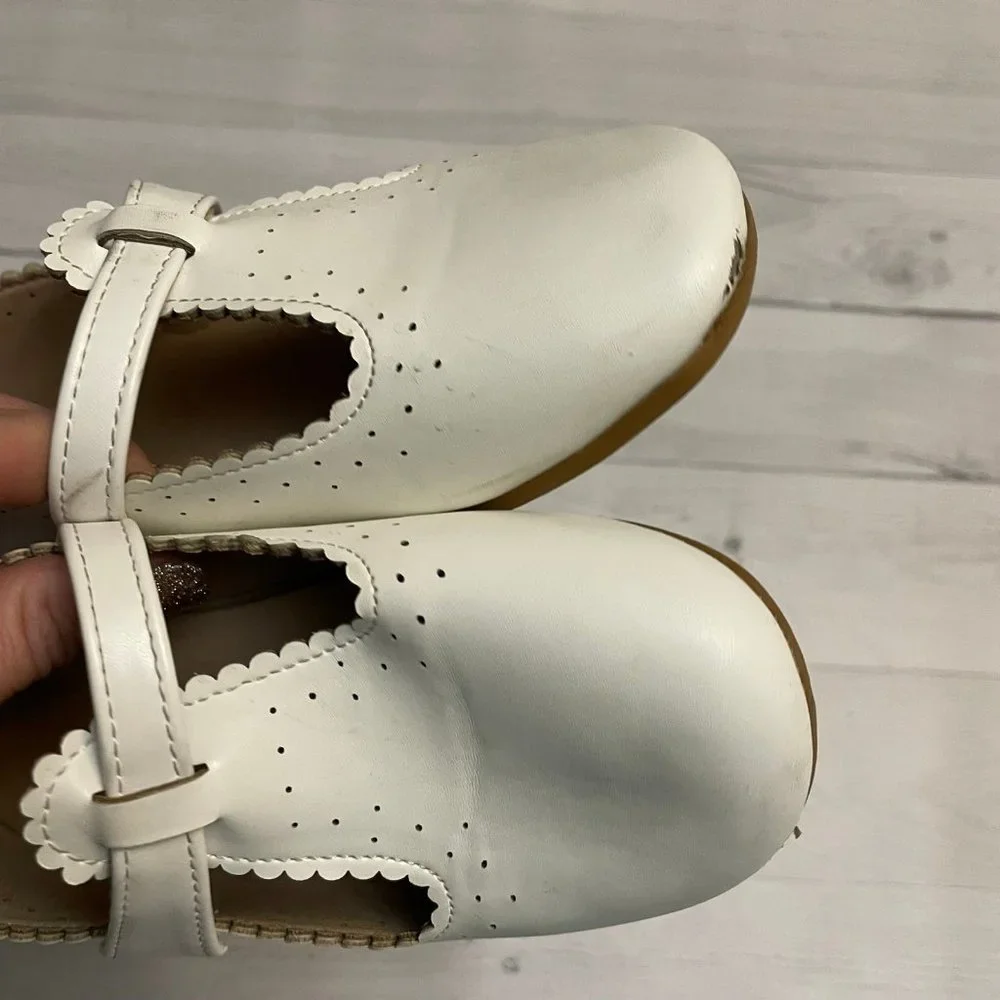 Girls white mary jane flats‎